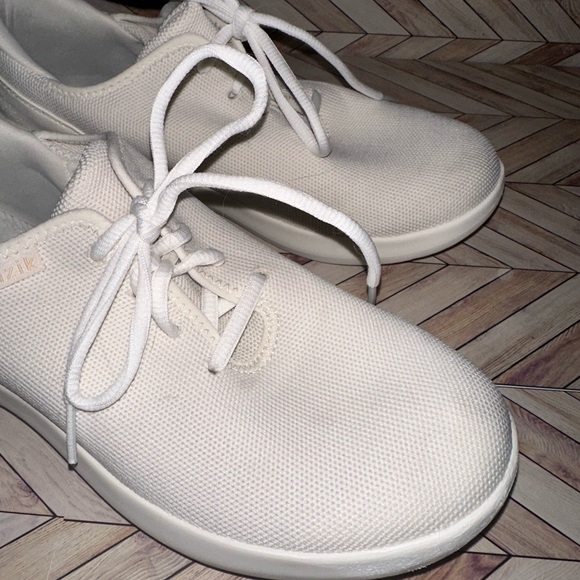 Kizik White Women’s Size 10 Athletic Workout Running Luxury Sneakers Shoes - Picture 4 of 8